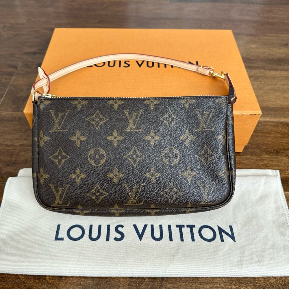** SOLD** Louis Vuitton Pochette Accessoires